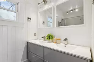 870 43rd St, Oakland, CA 94608 - Photo 47