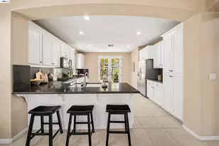 381 Hollister Ave, Alameda, CA 94501 - Photo 11