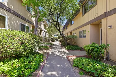 10401 Shaw St #401, Oakland, CA 94605 - Photo 3
