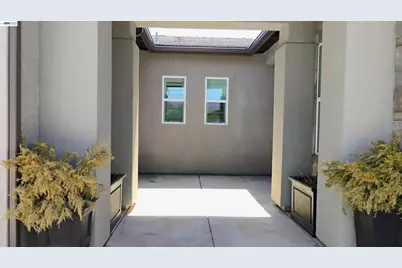 965 Beaver Pond Loop, Madera, CA 93636 - Photo 5