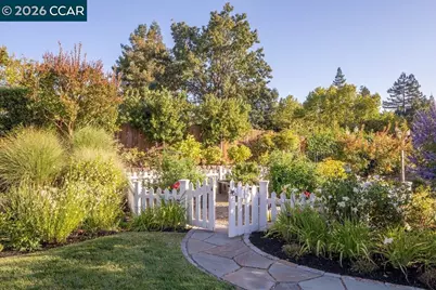 694 Los Palos Dr, Lafayette, CA 94549 - Photo 43