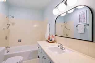 2324 Lakeshore Ave, Oakland, CA 94606 - Photo 51