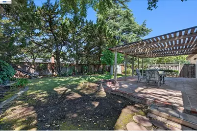 1787 Roxbury Dr, Concord, CA 94519 - Photo 35