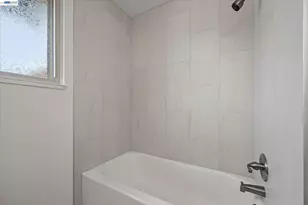 1787 Roxbury Dr, Concord, CA 94519 - Photo 31