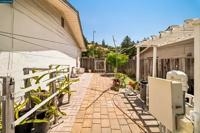 732 Moraga Rd, Moraga, CA 94556 - Photo 17