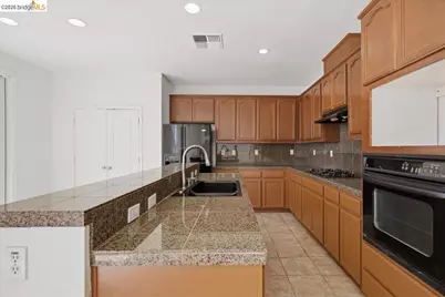 3915 Hummingbird Drive, Antioch, CA 94509 - Photo 11