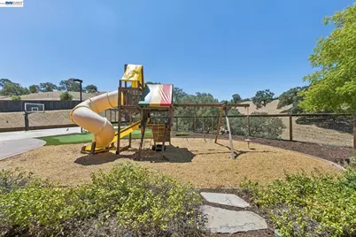 2402 Silver Oaks Ln, Pleasanton, CA 94566 - Photo 85