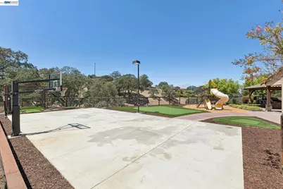 2402 Silver Oaks Ln, Pleasanton, CA 94566 - Photo 93