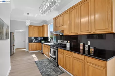 1328 25th St, Oakland, CA 94606 - Photo 9
