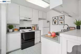 34812 Starling Dr, Union City, CA 94587 - Photo 9