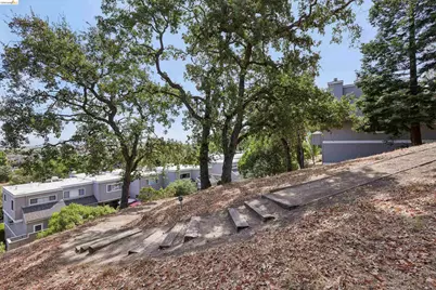 12 Madrid Ct, Novato, CA 94949 - Photo 45