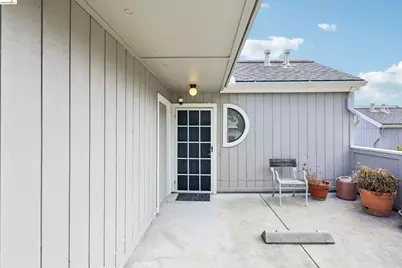 12 Madrid Ct, Novato, CA 94949 - Photo 3
