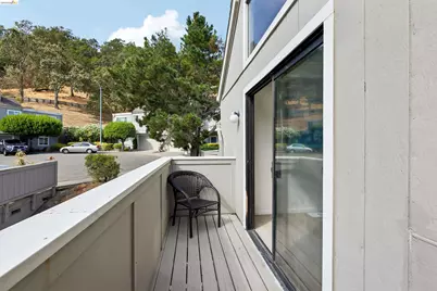 12 Madrid Ct, Novato, CA 94949 - Photo 11