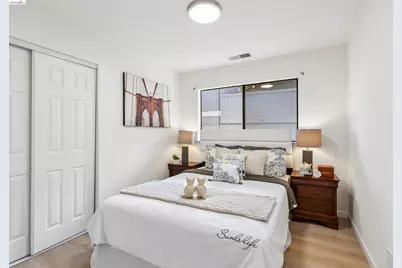 12 Madrid Ct, Novato, CA 94949 - Photo 23