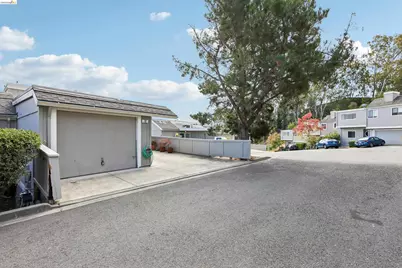 12 Madrid Ct, Novato, CA 94949 - Photo 41