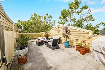 1555 32nd St #4, Oakland, CA 94608 - Photo 5