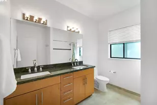 1555 32nd St, Oakland, CA 94608 - Photo 31