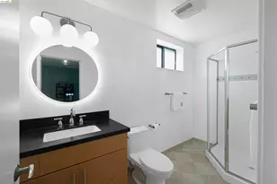 1555 32nd St, Oakland, CA 94608 - Photo 23