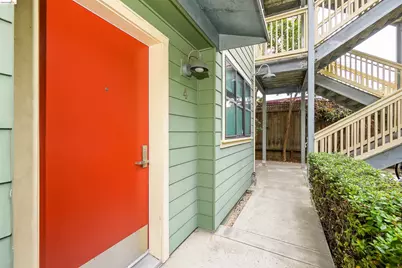 1555 32nd St #4, Oakland, CA 94608 - Photo 9