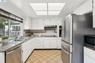 33136 Arizona, Union City, CA 94587 - Photo 23