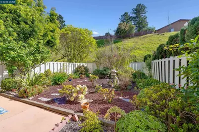 131 Ironwood, Oakland, CA 94605 - Photo 31