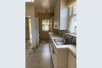 987 Yerba Buena Ave, Oakland, CA 94608 - Photo 5