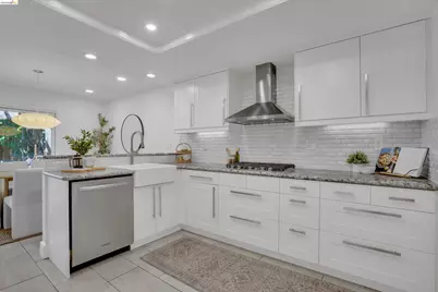 4826 La Fiesta Pl, San Jose, CA 95129 - Photo 3