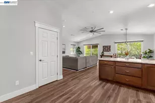 2584 Reservoir Ln, Redding, CA 96002 - Photo 17