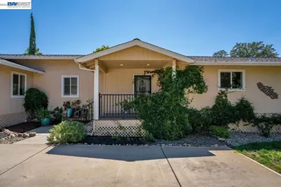 2584 Reservoir Ln, Redding, CA 96002 - Photo 3