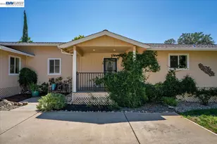 2584 Reservoir Ln, Redding, CA 96002 - Photo 3