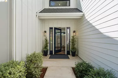 915 Grosvenor Place, Oakland, CA 94610 - Photo 3