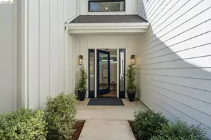 915 Grosvenor Pl, Oakland, CA 94610 - Photo 3