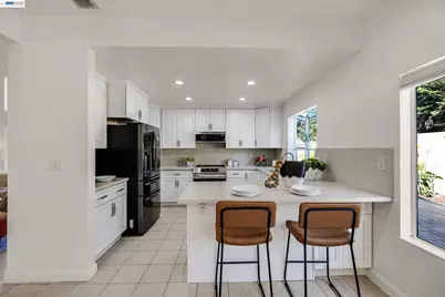 4290 Tiburon Dr, Fremont, CA 94555 - Photo 9
