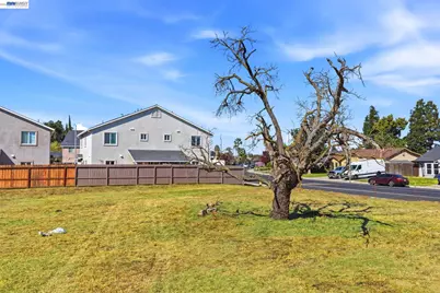 445 Walnut Ave, Manteca, CA 95336 - Photo 21
