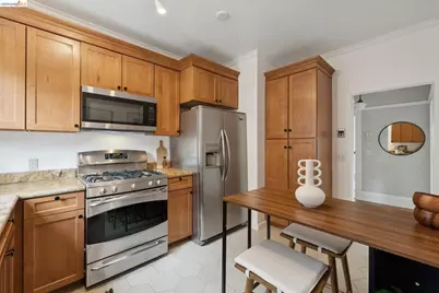 6426 Benvenue Ave #1, Oakland, CA 94618 - Photo 17