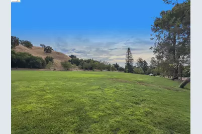 533 Eagle Nest Dr, Martinez, CA 94553 - Photo 57