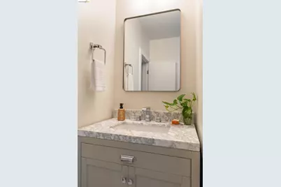 201 Beauforest Dr, Oakland, CA 94611 - Photo 27