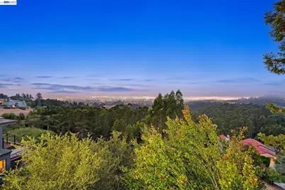 6077 Skyline Blvd, Oakland, CA 94611 - Photo 35