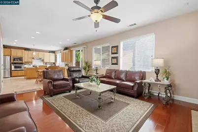 1325 San Lucas Dr, Pittsburg, CA 94565 - Photo 11