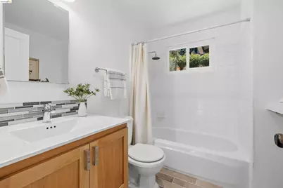 6856 Armour Dr, Oakland, CA 94611 - Photo 33