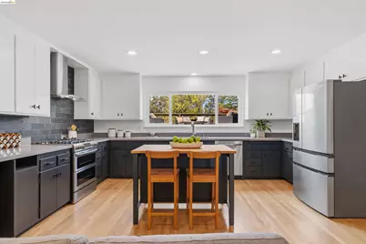 6856 Armour Dr, Oakland, CA 94611 - Photo 13