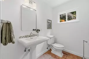 6856 Armour Dr, Oakland, CA 94611 - Photo 25