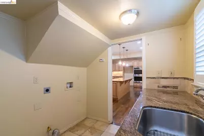 357 Alcatraz Ave, Oakland, CA 94618 - Photo 17