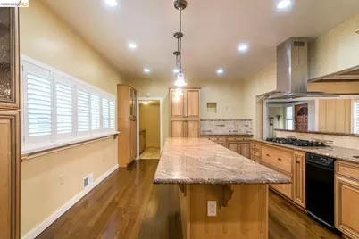 357 Alcatraz Ave, Oakland, CA 94618 - Photo 15
