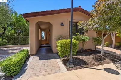 84 Siena Dr, Oakland, CA 94605 - Photo 3