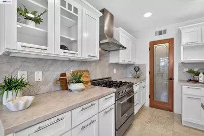 84 Siena Dr, Oakland, CA 94605 - Photo 17
