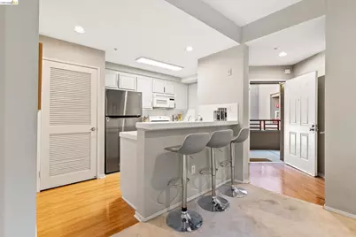 200 Caldecott Ln #206, Oakland, CA 94618 - Photo 9