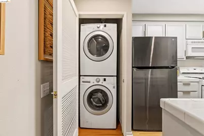 200 Caldecott Ln #206, Oakland, CA 94618 - Photo 13