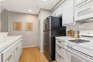 200 Caldecott Ln, Oakland, CA 94618 - Photo 11