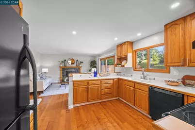 1320 Hookston Rd, Concord, CA 94518 - Photo 13